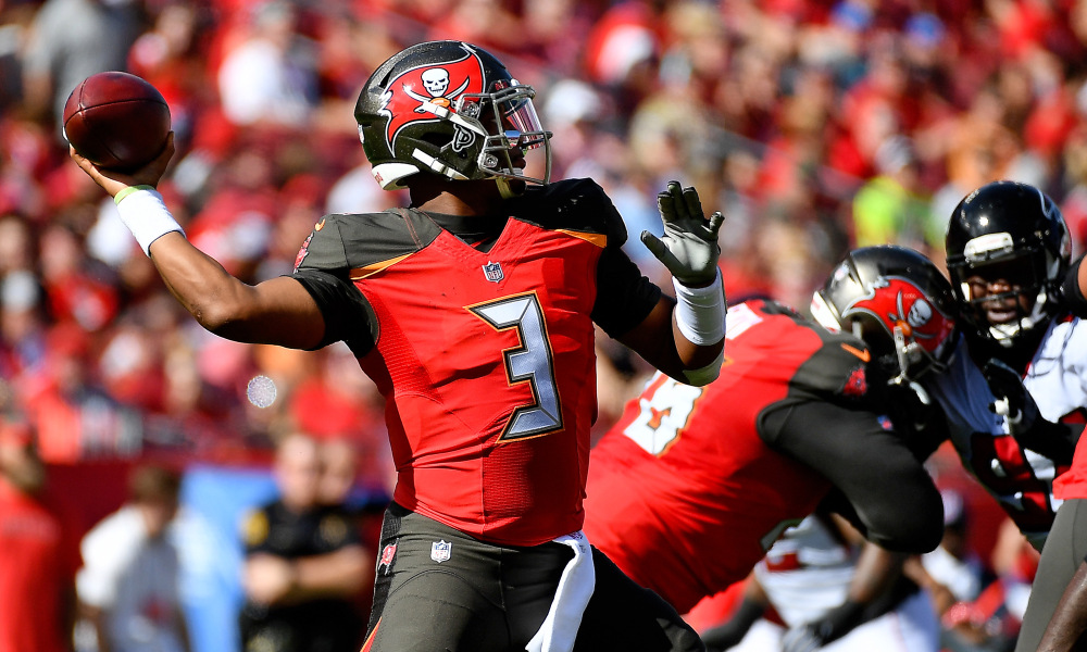 Katsojat odottavat innolla New Orleans Saintsin ja Tampa Bay Buccaneersin avausottelua